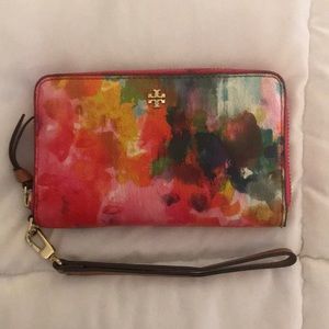 Tory burch wristlet